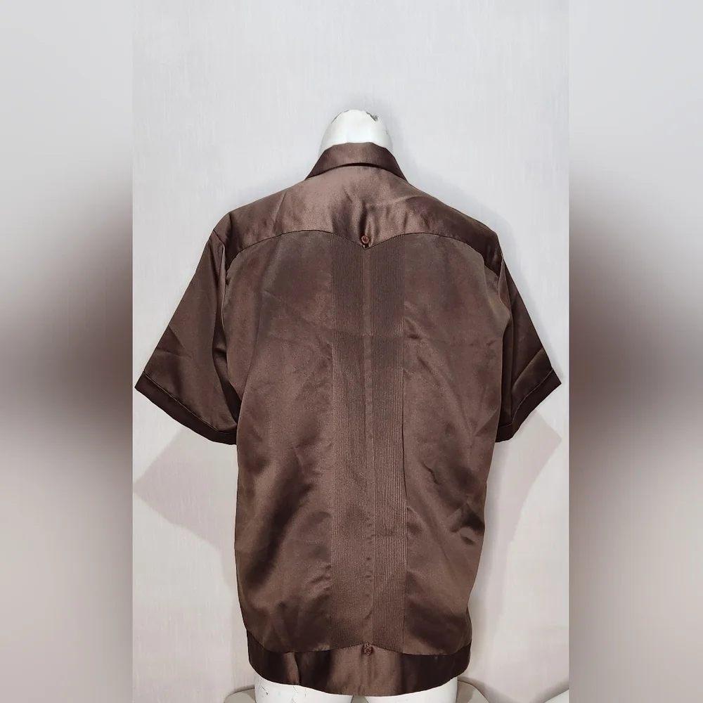 zava fine embroidered guayabera with buttons Short sleeve size L